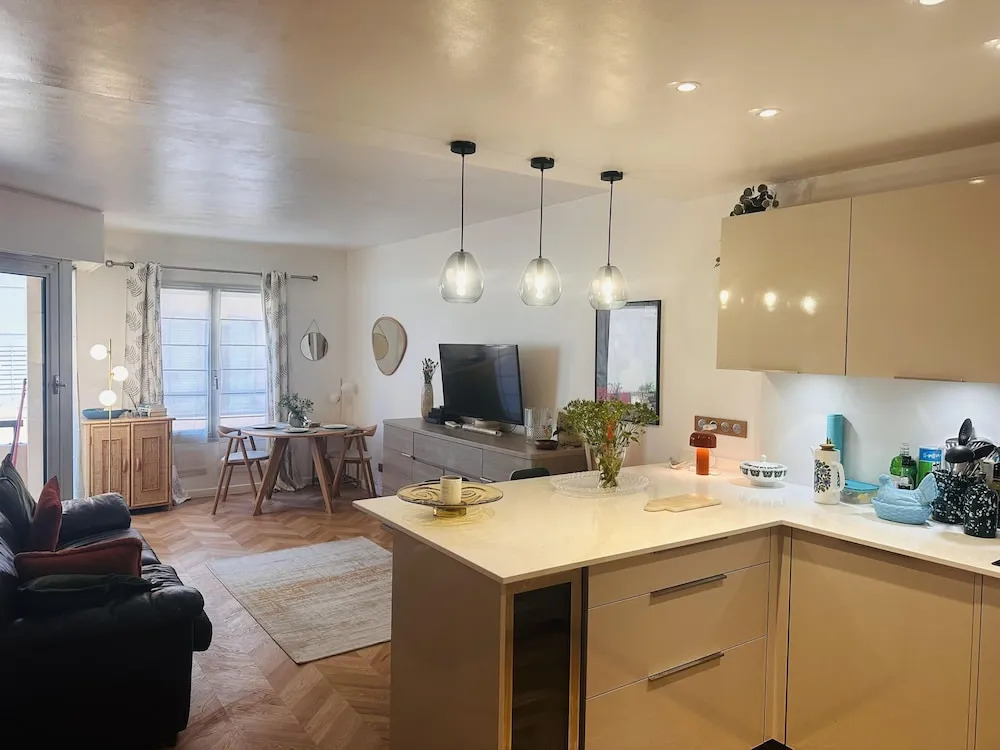 Lovely one Bedroom Apartment With Balcony Wifi Just Minutes Walk From Palais and Cannes Beaches - 109