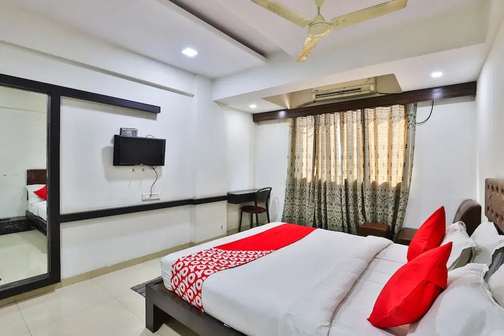 Oyo 24135 Hotel Anand Inn