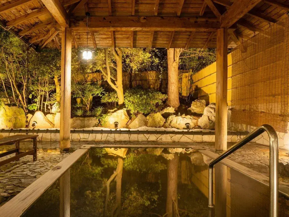 Hotel Hoho "A hotel overlooking the Echigo Plain and the Yahiko mountain range" formerly Hotel Oohashi Yakata-no-Yu