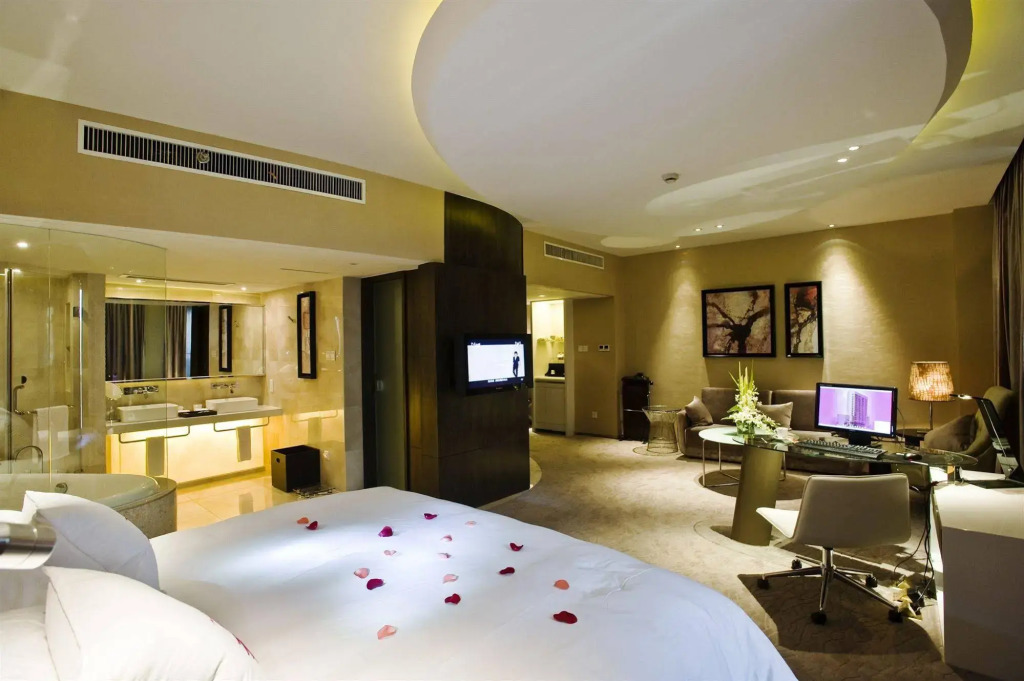 Hangzhou E M Grand Hotel
