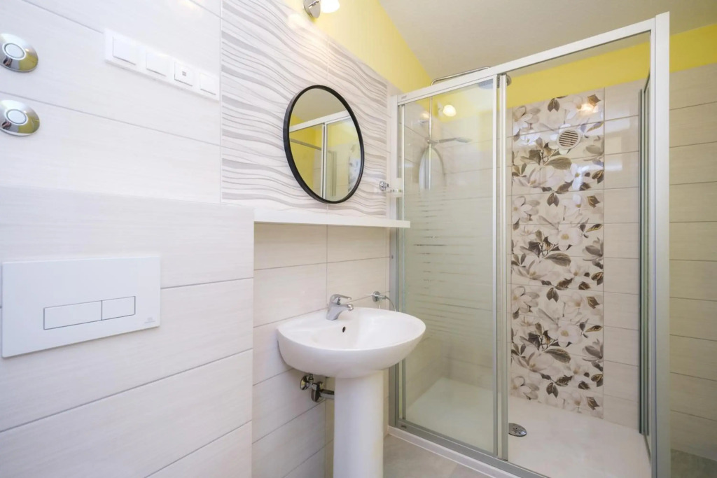 Family friendly apartments with a swimming pool Mavarstica, Ciovo - 18744