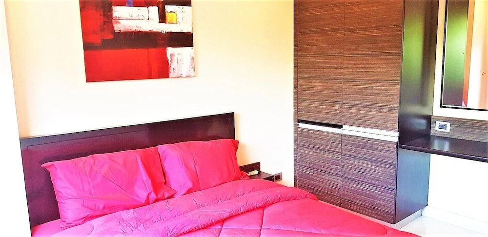 1-bedroom Condo Near Jomtien Beach With Lagoon Pool & Resort Facilities