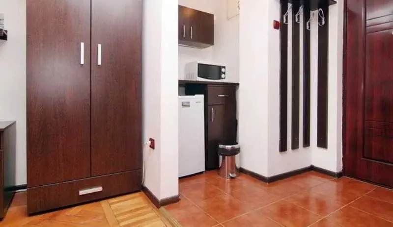 Nek Accommodation