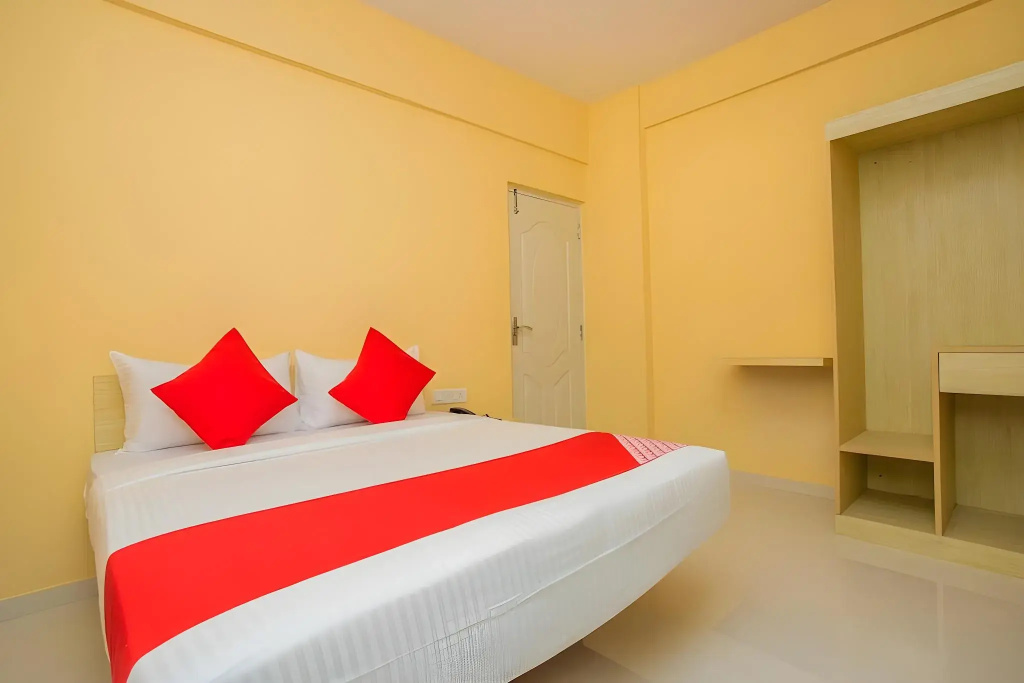 Hotel O Varcity Emerald Near Ragigudda Sri Prasanna Anjaneyaswamy Temple