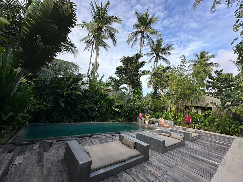 Surfing Temple Boutique Hotel