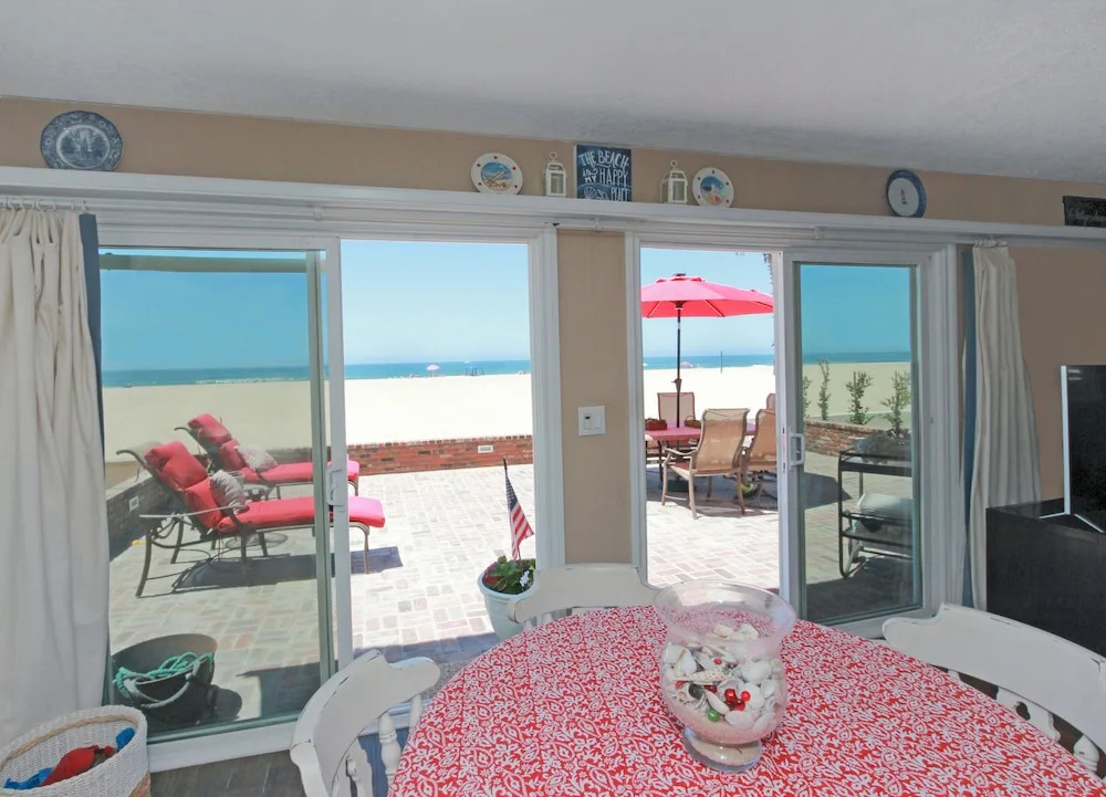 6302 W. Ocean Front (68447)