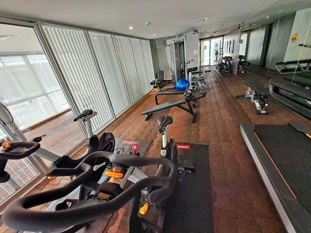 7B - 5 Bedroom Downtown Penthouse With Shared Pool