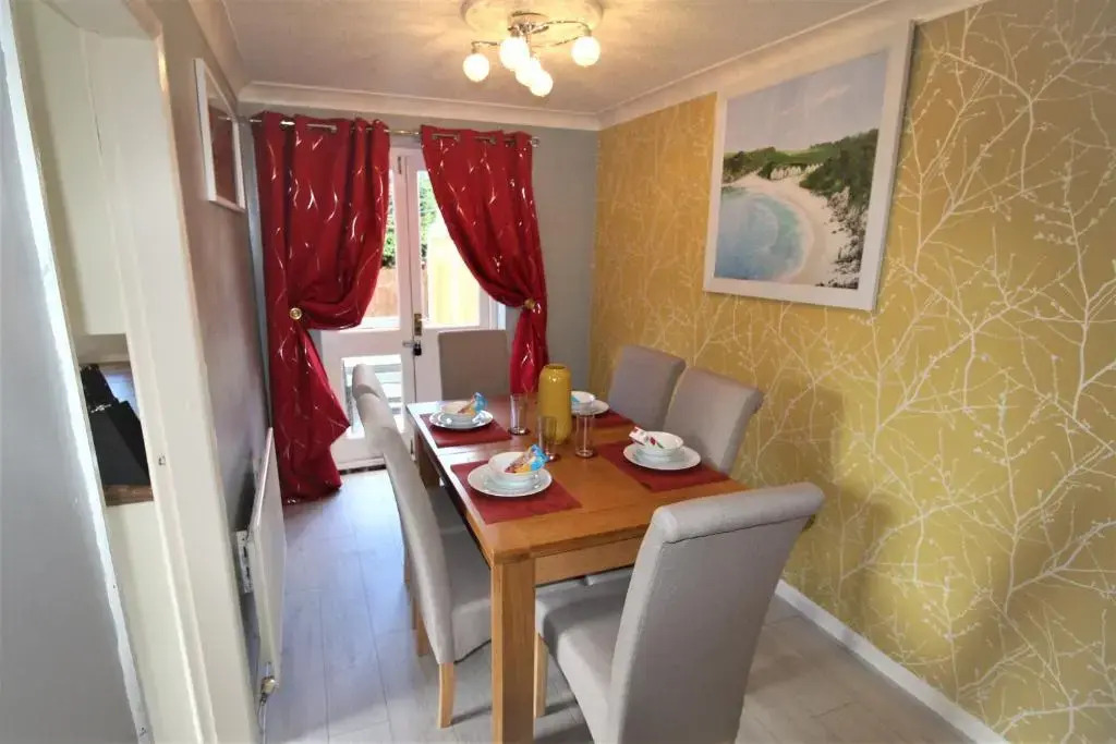 3 Bed House - Garden & Parking - Quiet Cul De Sac