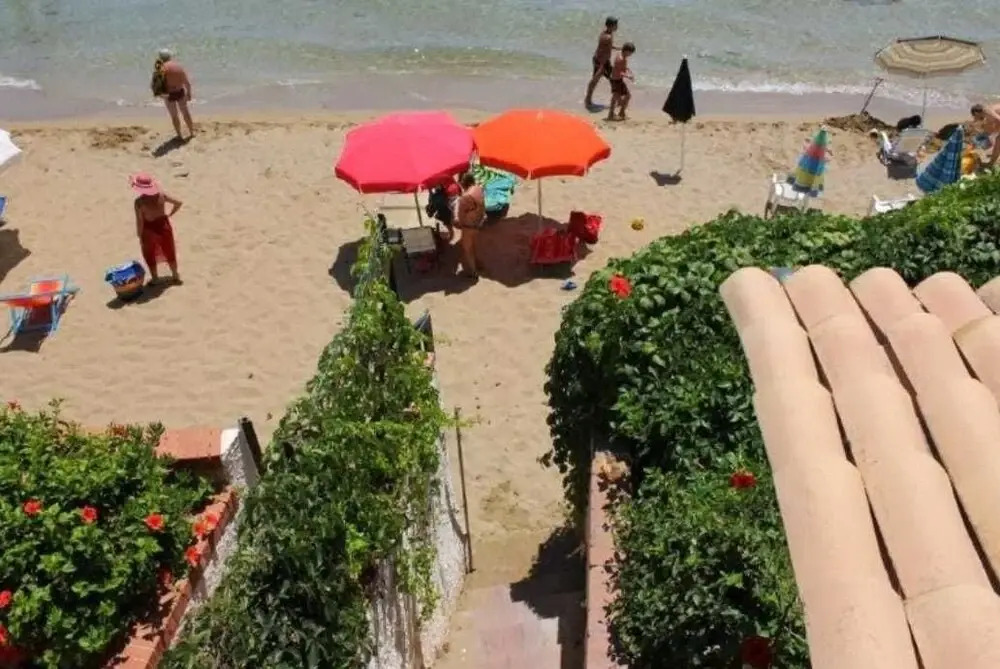 Casa la conchiglia sulla spiaggia