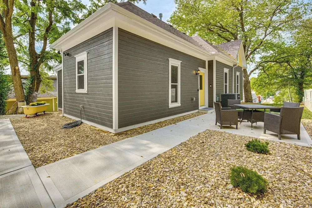 Walk Downtown: Historic Home in Excelsior Springs