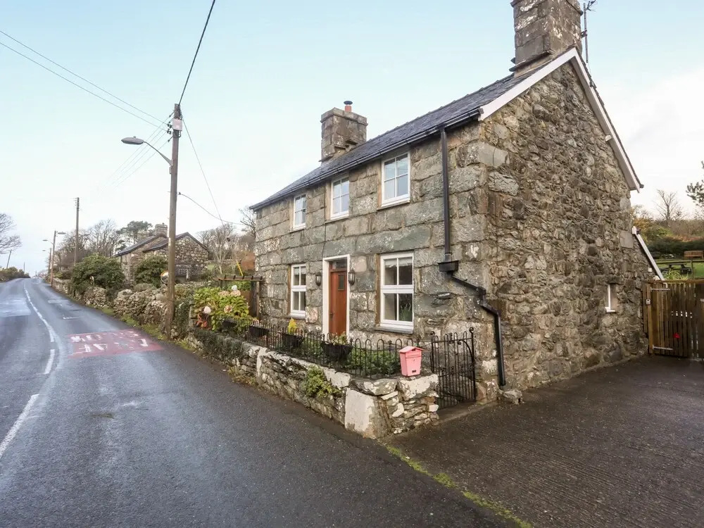 Tyn y Clawdd