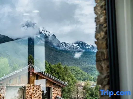 Listening to the wind · Courtyard Green Forest Rizhao Jinshan View Inn (Yulong Snow Mountain)