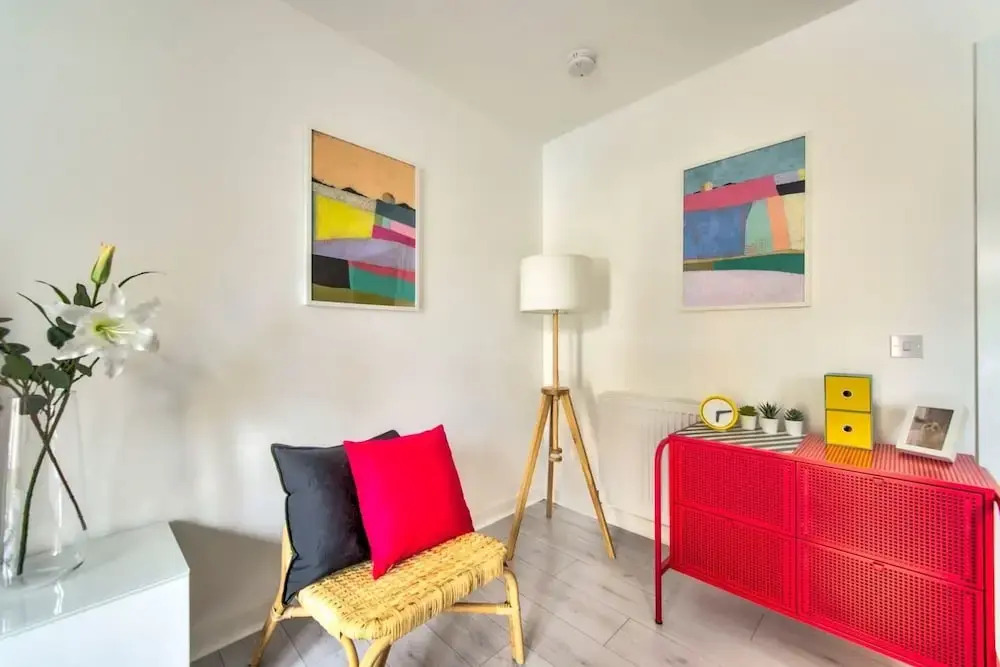 Bright 2BR Home Near Royal Mile