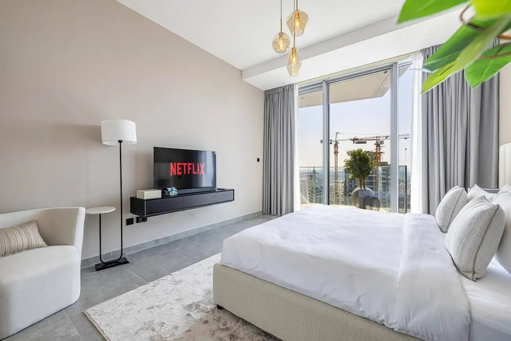 Brand New, Stylish 2br and M, Amazing Marina Views