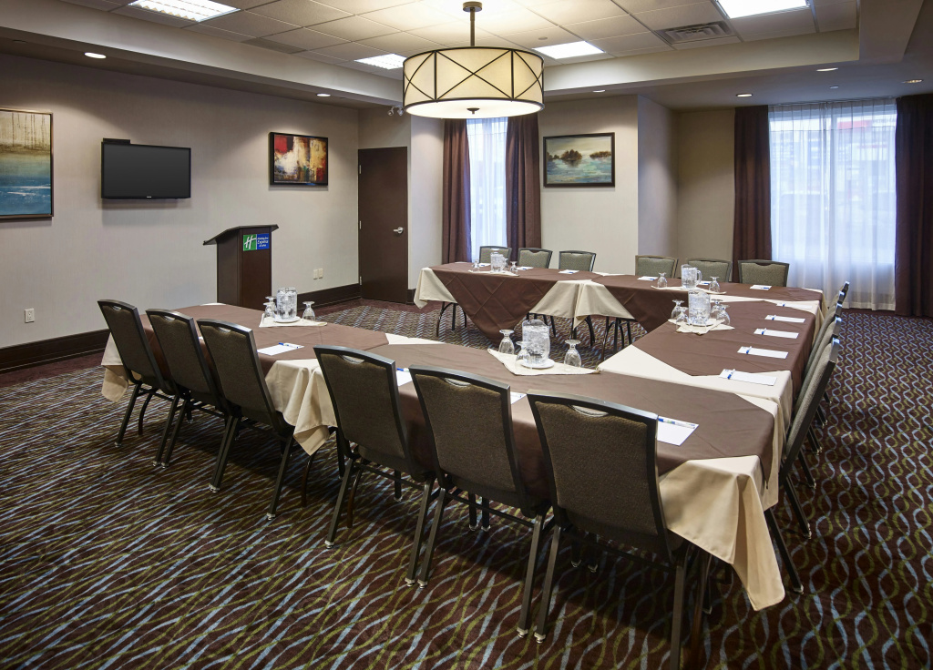 Holiday Inn Express & Suites Timmins by IHG