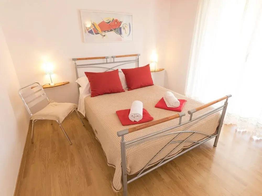 Lovely 4 Bedroom Apartment with Beautiful Garden And Terrace, 50m From the Beach