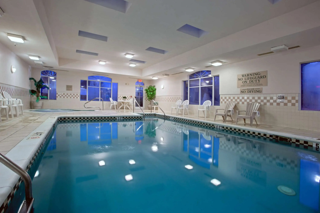 Country Inn & Suites by Radisson, Newport News South, VA