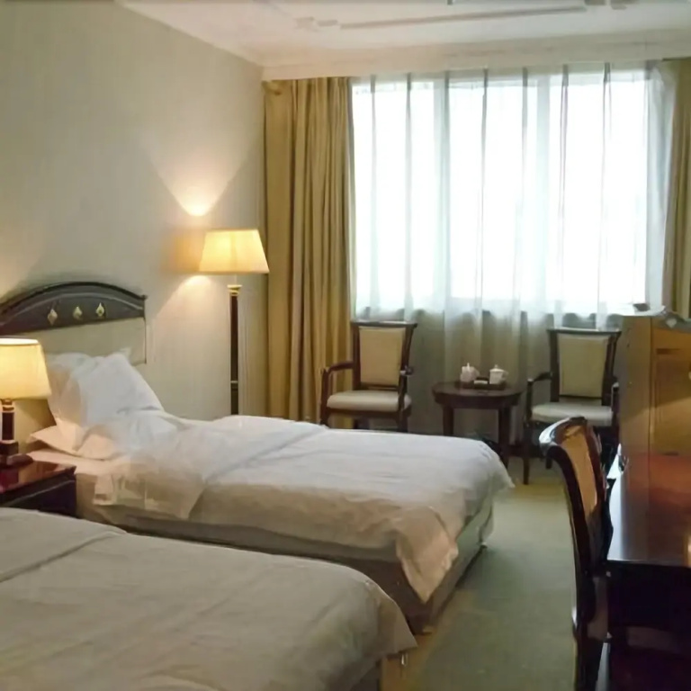 Golden Dragon Hotel(新乡金龙大酒店)