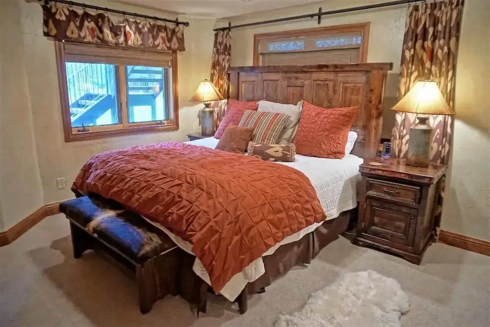 1835 Gore Creek Dr W - 6 Br Home