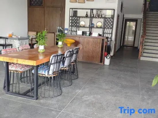 Ruyuan Homestay (Fairy Mountain Visitor Center)