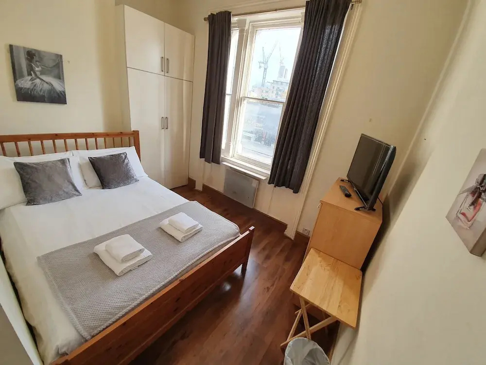 Victorian House 2 Bed 2 Bath Next to Barbican Tube