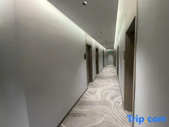 Qiyuan Hotel (Liupanshui High-Speed Railway Station People's Square)