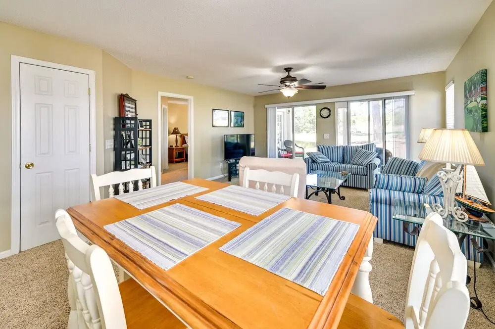 Myrtle Beach Condo w/ Pool: Near Golf & Mall!