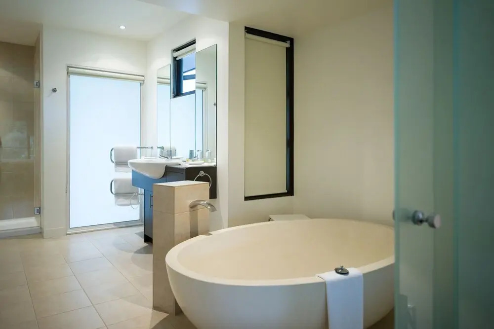 Lake Daylesford Lodge 2