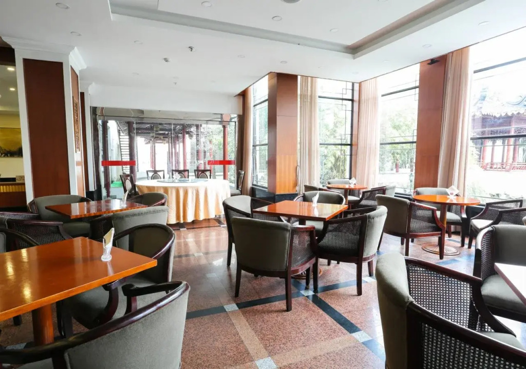 Riverside Hotel