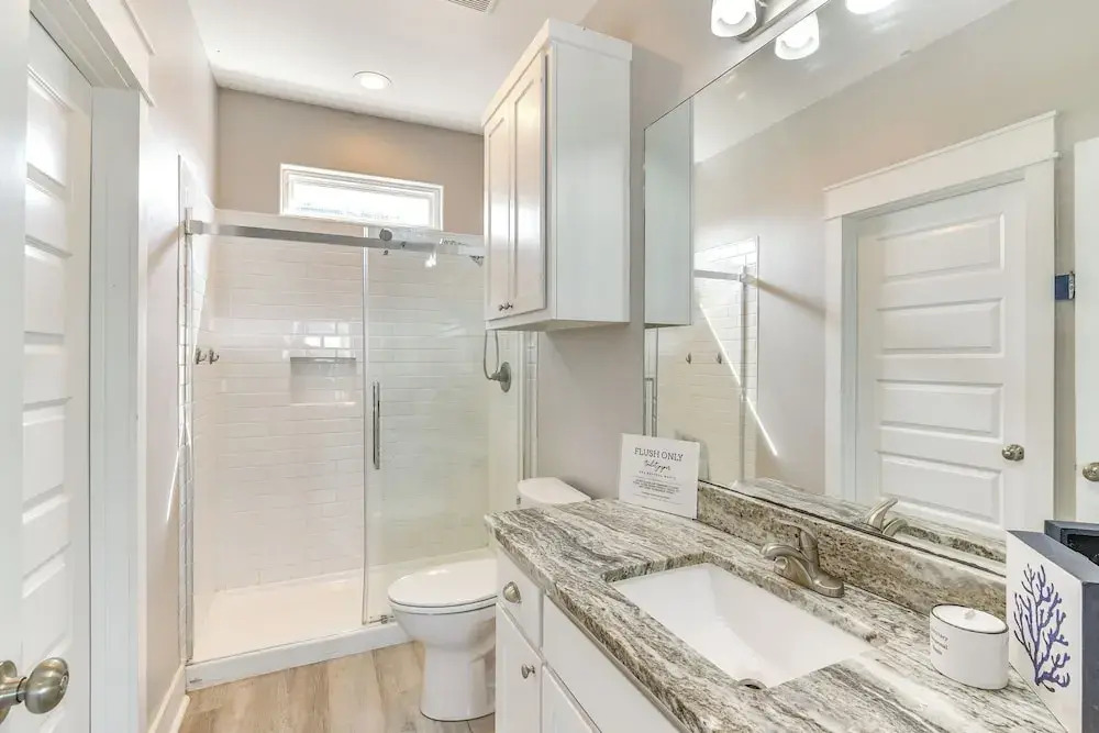 1 Block to Shore: Crystal Beach Gem, Deck & Views