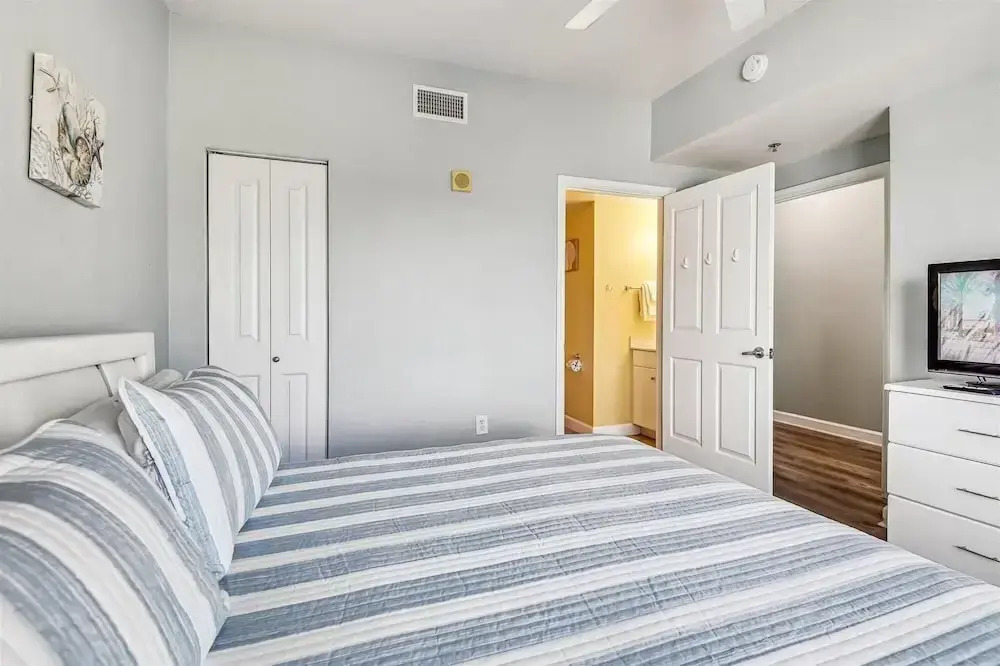 Shores of Panama 2025 - 1 Bedroom + Bunks . Reserved Parking, Free Fun! 1 Condo by RedAwning