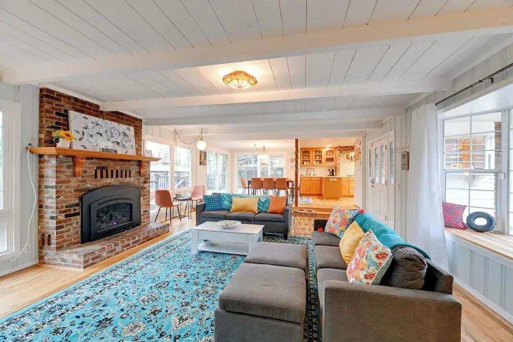 Spacious Grants Pass Home w/ Hot Tub & River Views