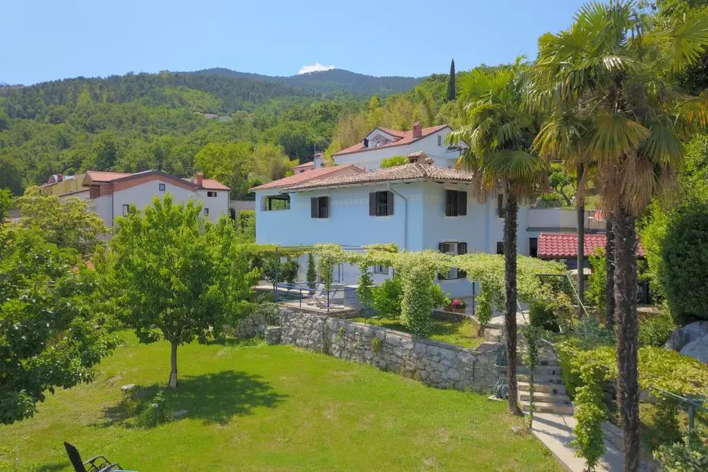 Apartment Zuzi with garden, 300m to the beach