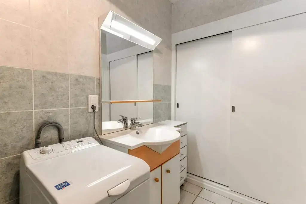 Nice studio with stunning views of the mountains near the lake
