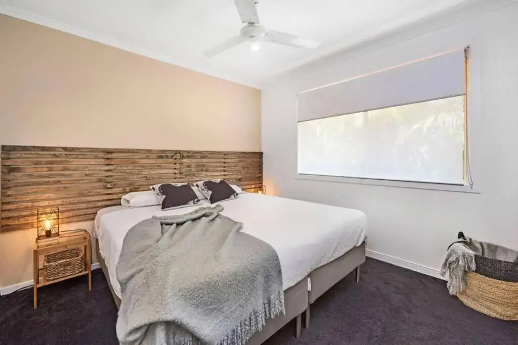 Whale House 8 - 6 Electra Close