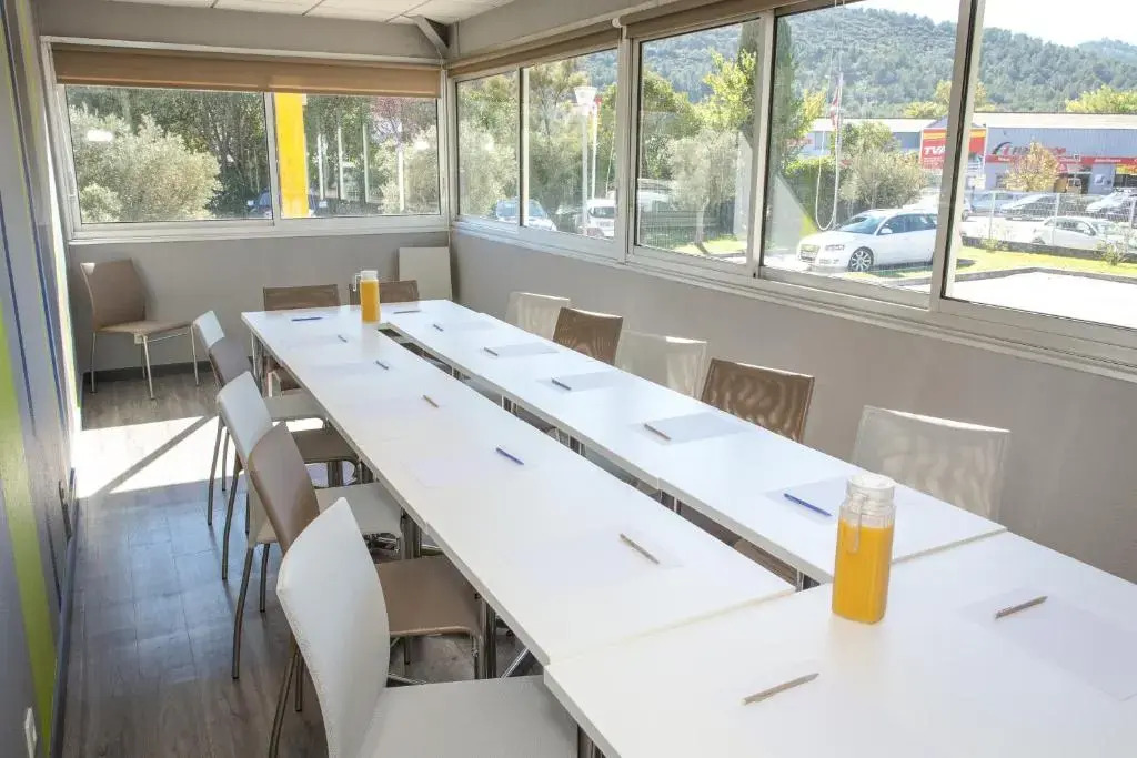 ibis budget Aubagne Paluds Agora
