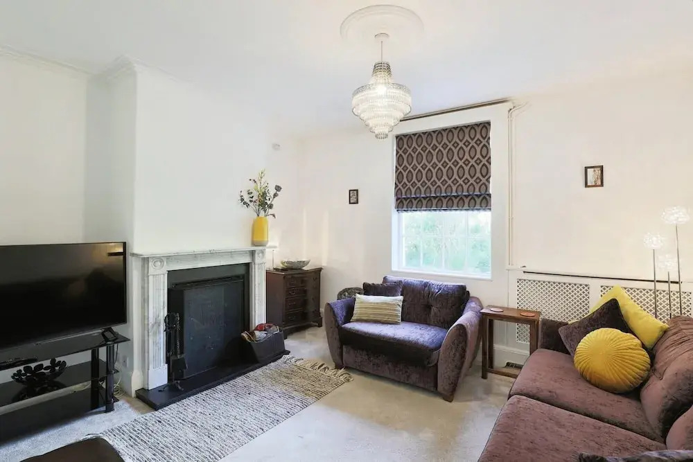 Charming 4-Bed Georgian Home in Central Worcester