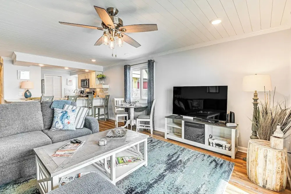 On-the-beach Escape: Oceanfront in Surfside!