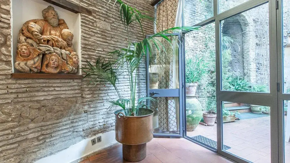 Elegant Pantheon Suite