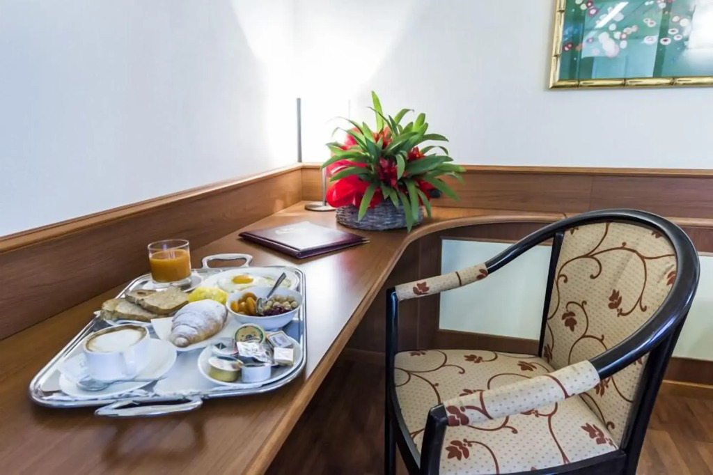 Melas Hotel