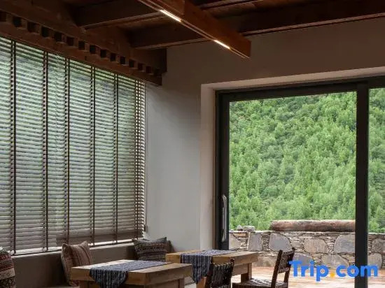 Yanlan Xue Xiu · Snow - domain Secret - land Homestay (Siguniang Mountain Scenic Area Store)