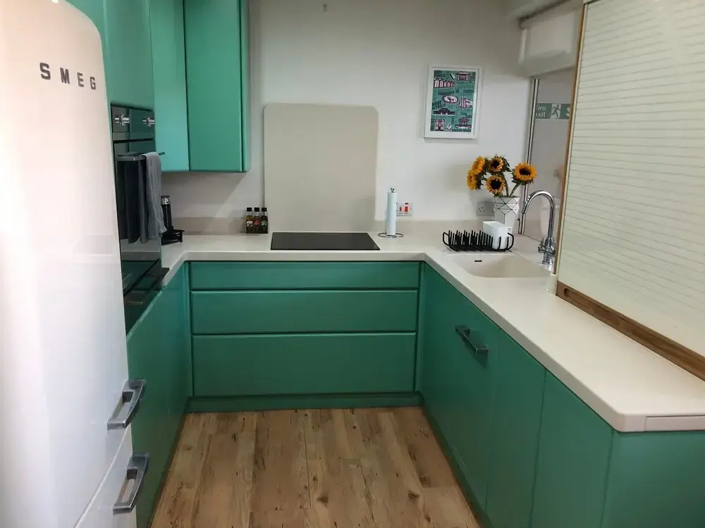 2 Bedroom Flat With Stunning Sea Views and Balcony