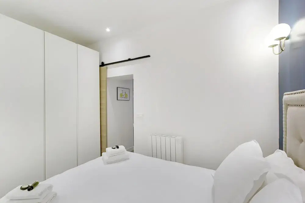 Pick A Flat's Passage Cardinet apartment