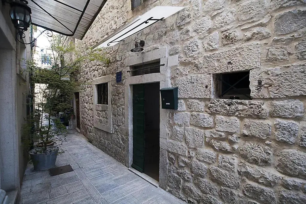 Apartment and Room Ivica