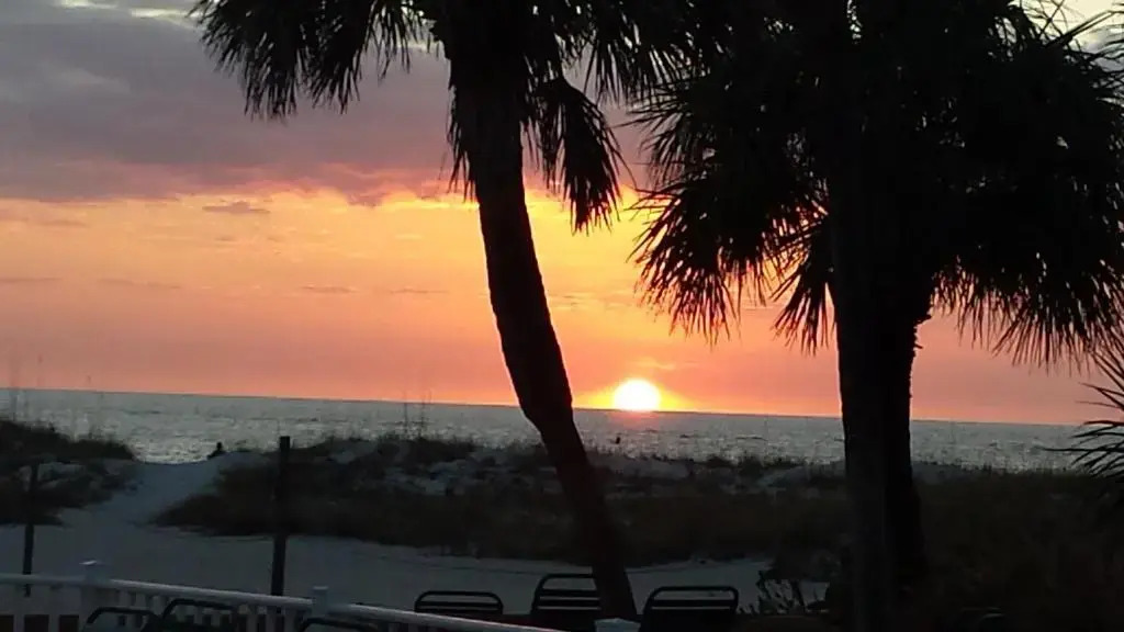 Johns Pass Beach Motel - Treasure Island Beach