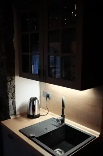 Chaloupka na stráni