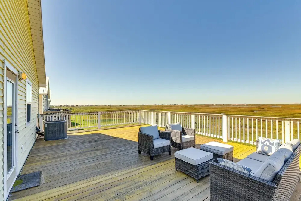 Walk to Beach: Gulf-view Home in Surfside Beach!