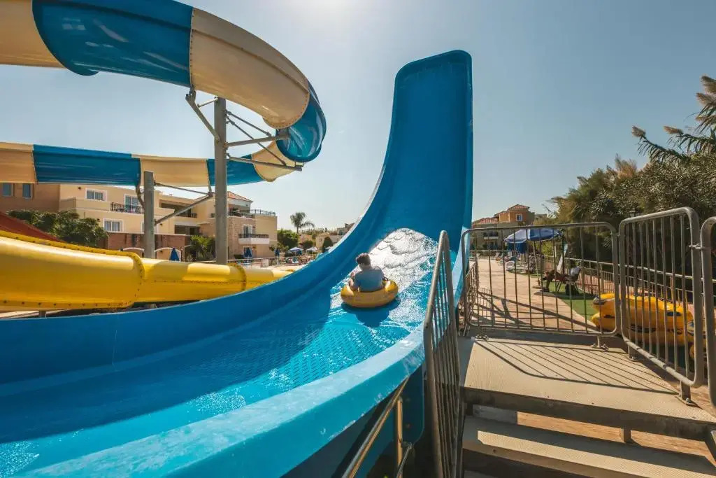 Отель Chrispy Waterpark Resort