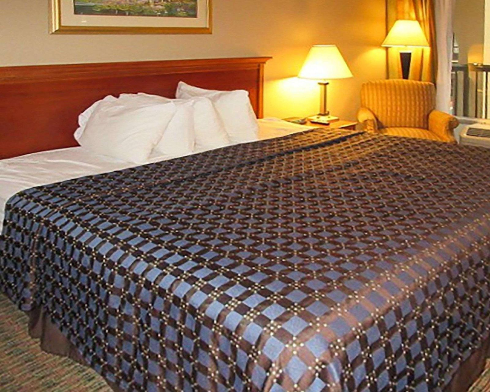 Holiday Inn Newport-I-40 Exit 435
