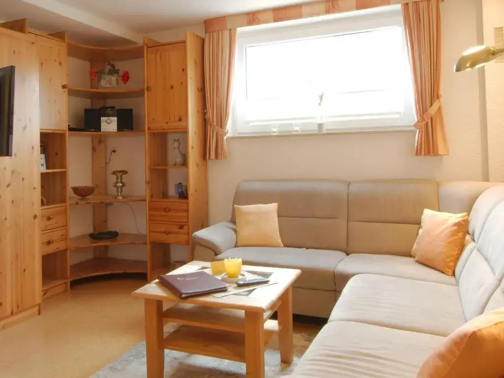 Zwei Ferienwohnungen Ankerpatz 70 qm mit Loggia & Puppenstube 50 qm mit Gartenterrasse in Hagenburg nähe Steinhuder Meer